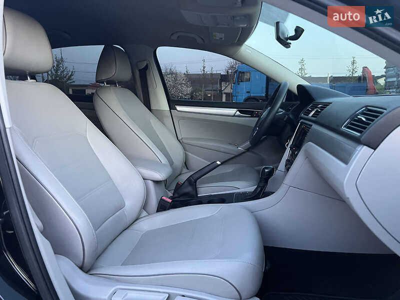 Седан Volkswagen Passat 2016 в Києві