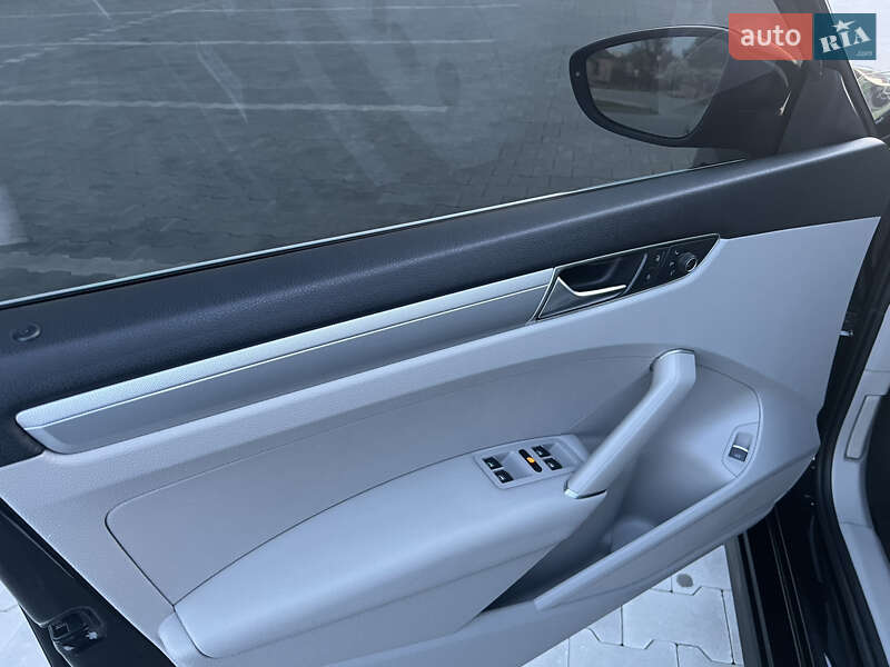 Седан Volkswagen Passat 2016 в Києві