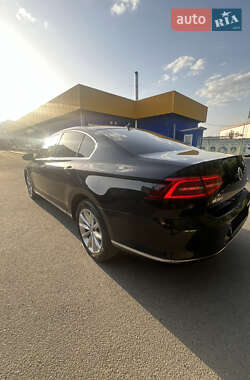 Седан Volkswagen Passat 2015 в 