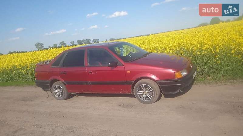 Седан Volkswagen Passat 1990 в Львові
