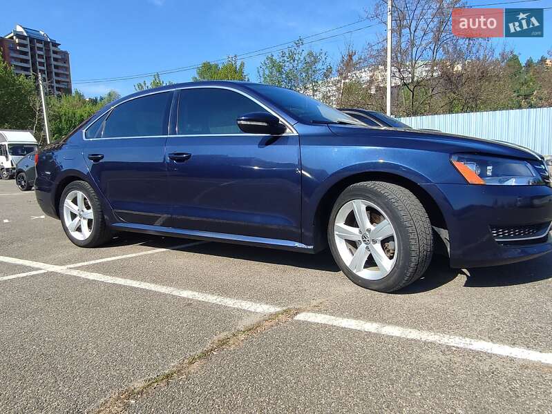 Седан Volkswagen Passat 2011 в Києві