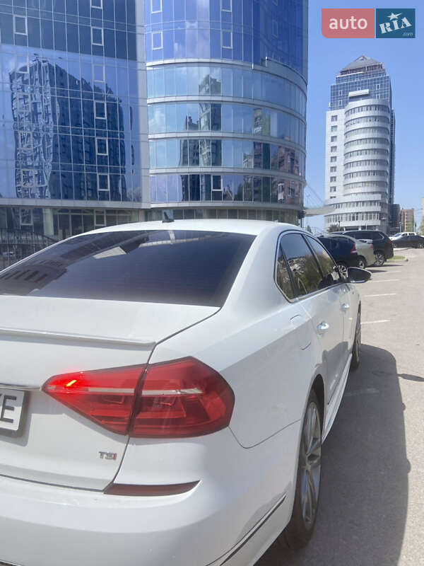 Седан Volkswagen Passat 2016 в Запоріжжі