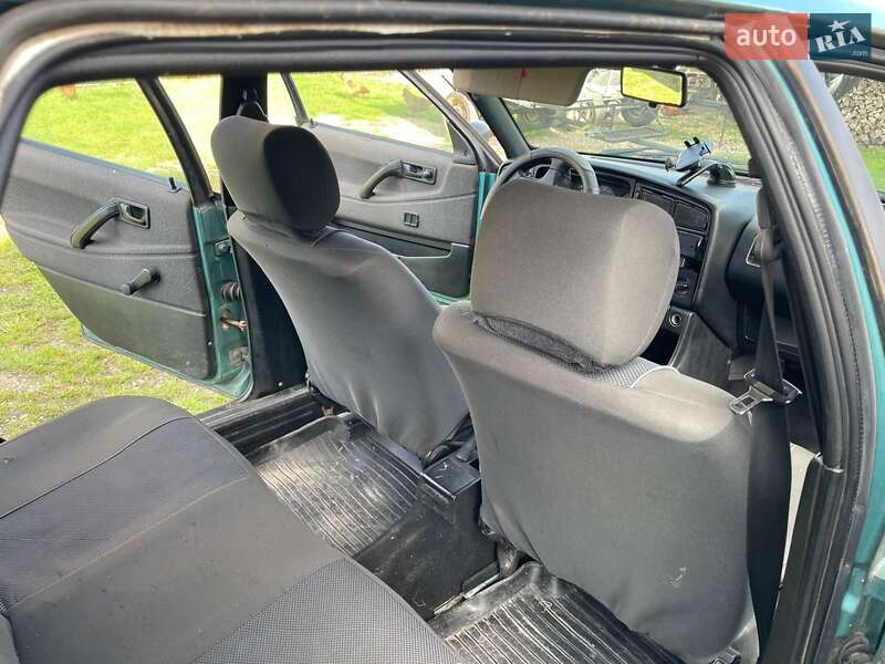 Седан Volkswagen Passat 1990 в Надворной