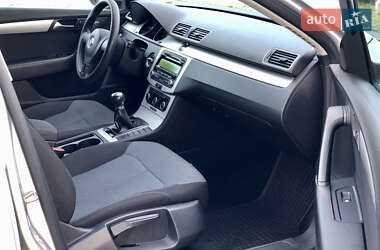 Універсал Volkswagen Passat 2011 в 