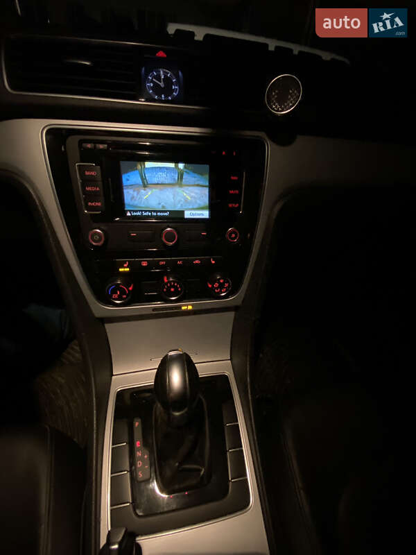 Седан Volkswagen Passat 2012 в Києві