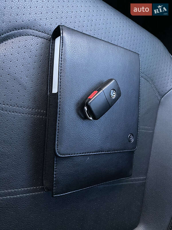 Седан Volkswagen Passat 2012 в Києві