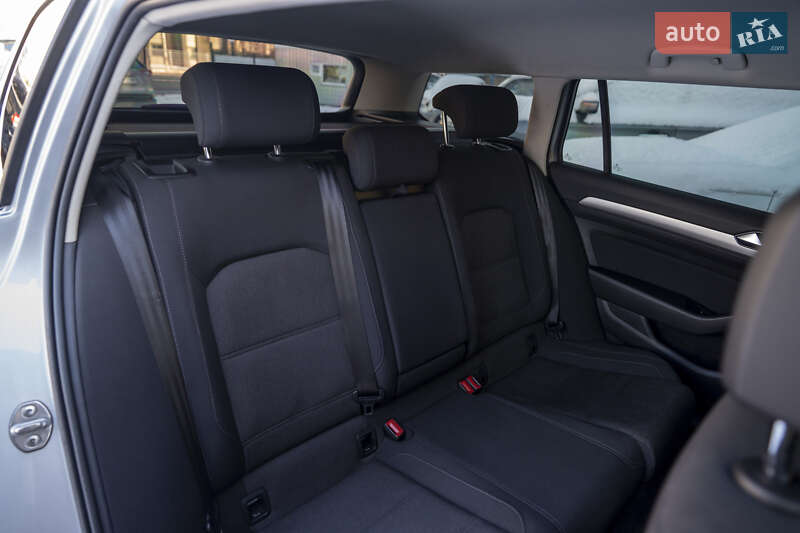 Універсал Volkswagen Passat 2018 в Києві фото 30 Універсал Volkswagen Passat 2018 в Києві