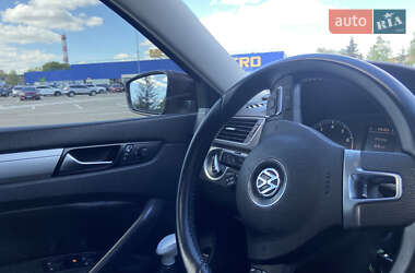 Седан Volkswagen Passat 2013 в 