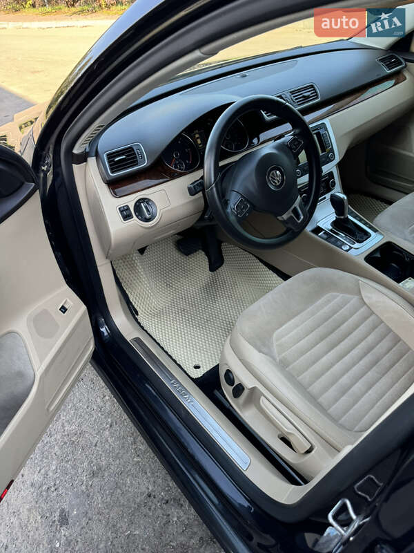 Седан Volkswagen Passat 2010 в Днепре