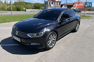 Седан Volkswagen Passat 2015 в 