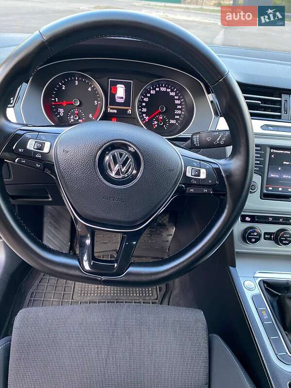 Універсал Volkswagen Passat 2015 в Чернігові