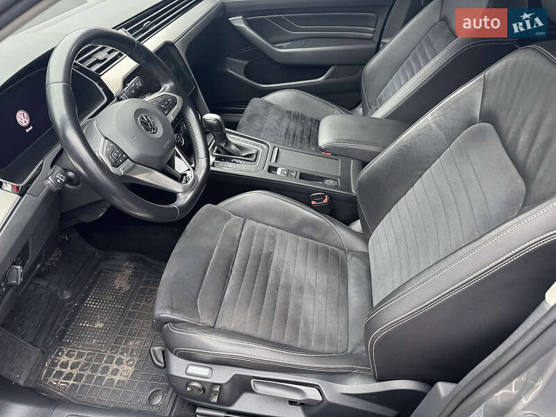 Седан Volkswagen Passat 2019 в Сваляве