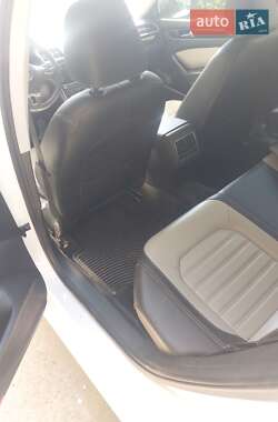 Седан Volkswagen Passat 2015 в 