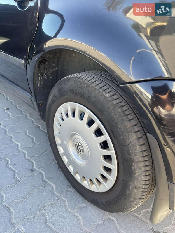 Универсал Volkswagen Passat 1999 в Золочеве