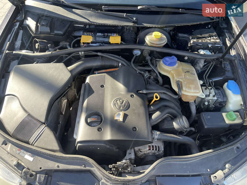 Универсал Volkswagen Passat 1999 в Золочеве