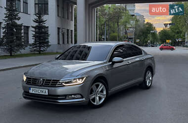 Седан Volkswagen Passat 2015 в Харкові