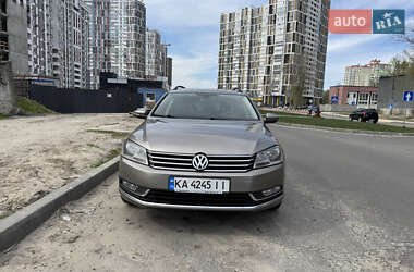Універсал Volkswagen Passat 2012 в 