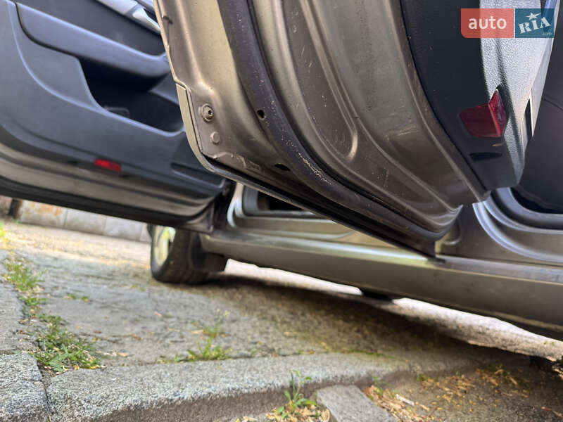 Универсал Volkswagen Passat 2012 в Киеве