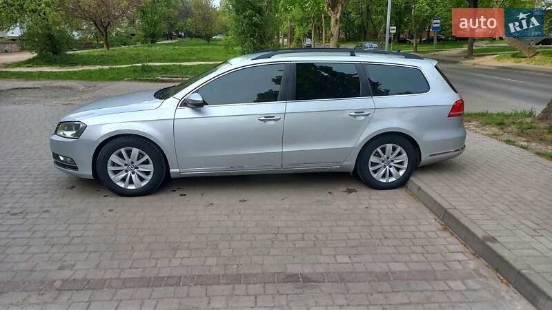 Універсал Volkswagen Passat 2011 в Луцьку