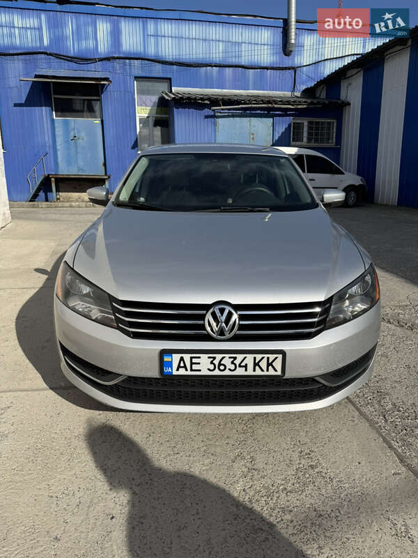 Седан Volkswagen Passat 2013 в Дніпрі