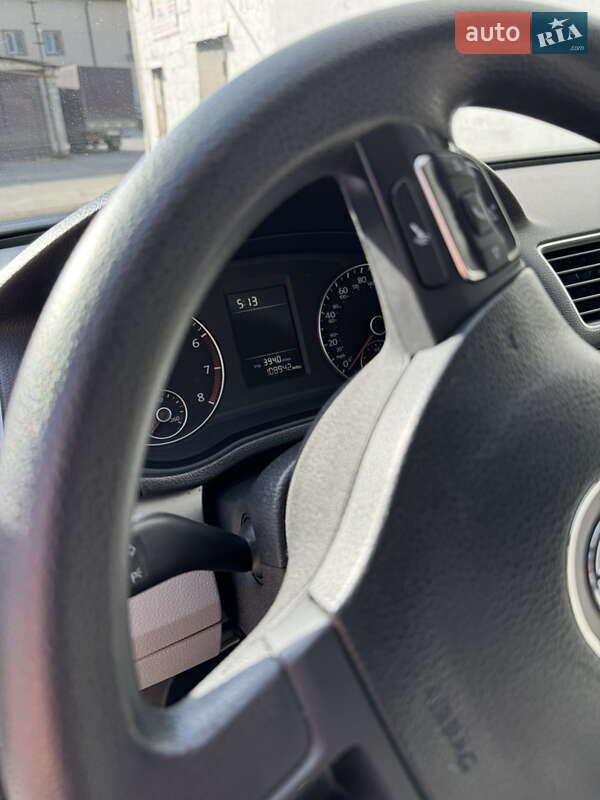 Седан Volkswagen Passat 2013 в Дніпрі
