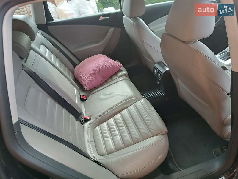 Универсал Volkswagen Passat 2010 в Житомире