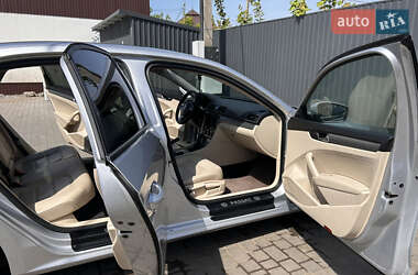Седан Volkswagen Passat 2014 в 