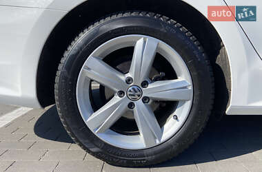 Седан Volkswagen Passat 2015 в 