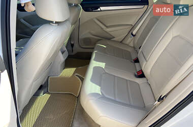 Седан Volkswagen Passat 2015 в 