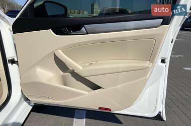 Седан Volkswagen Passat 2015 в 