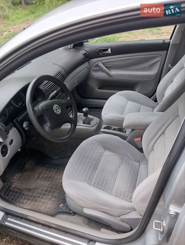 Седан Volkswagen Passat 2001 в Конотопі
