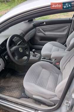 Седан Volkswagen Passat 2001 в 