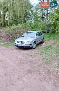 Седан Volkswagen Passat 2001 в 