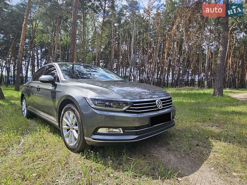 Седан Volkswagen Passat 2017 в Києві