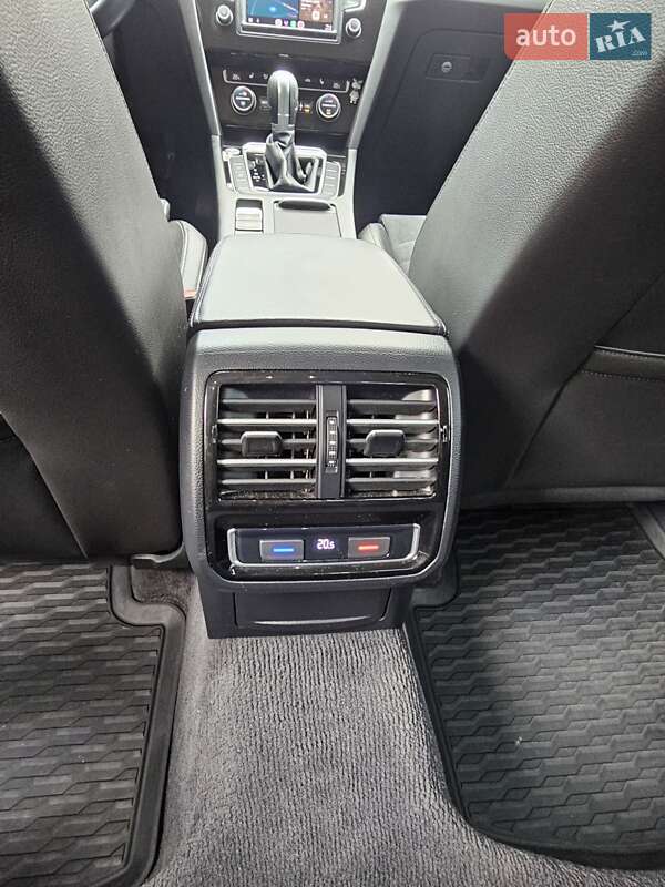 Седан Volkswagen Passat 2017 в Києві