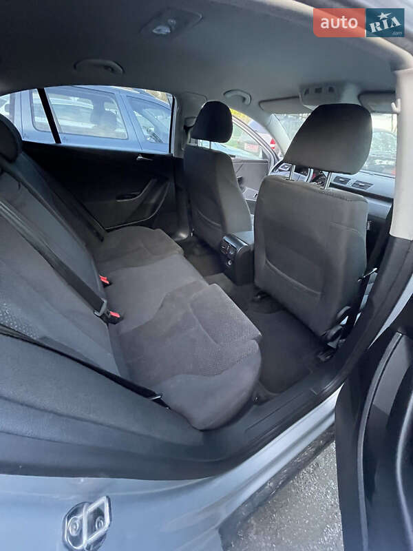 Седан Volkswagen Passat 2006 в Городке