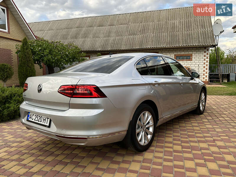 Седан Volkswagen Passat 2017 в Новой Водолаге