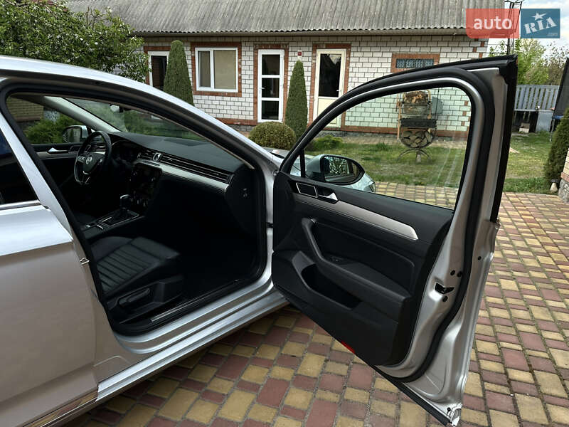 Седан Volkswagen Passat 2017 в Новой Водолаге