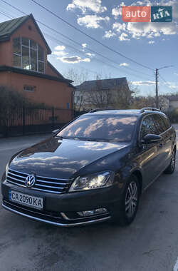 Універсал Volkswagen Passat 2012 в 