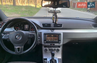 Універсал Volkswagen Passat 2012 в 