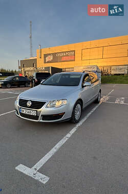 Універсал Volkswagen Passat 2010 в Рівному