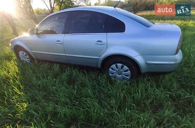 Седан Volkswagen Passat 2004 в 