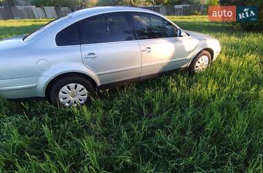 Седан Volkswagen Passat 2004 в 