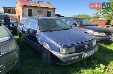 Універсал Volkswagen Passat 1993 в Жовкві