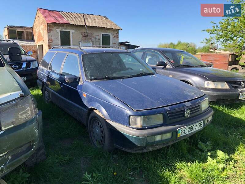 Універсал Volkswagen Passat 1993 в Жовкві