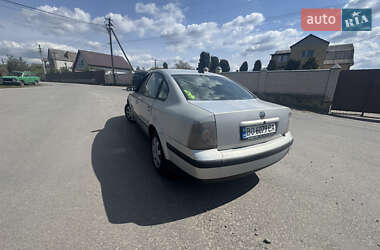 Седан Volkswagen Passat 2000 в 