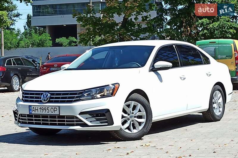 Седан Volkswagen Passat 2017 в Львове