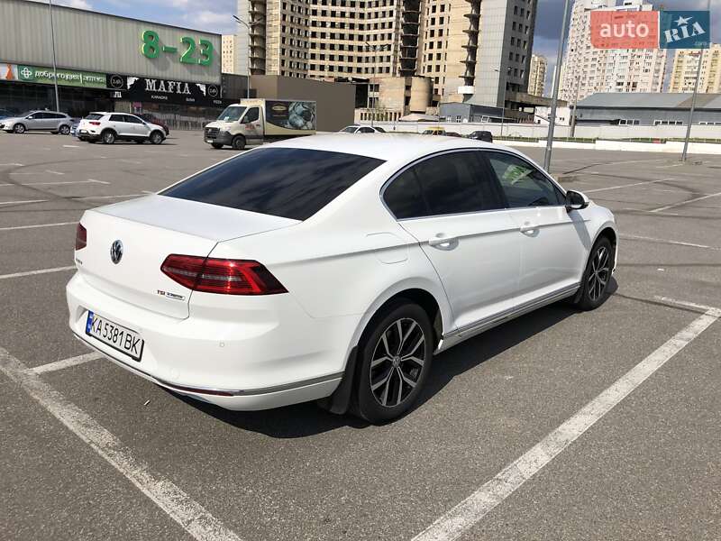 Седан Volkswagen Passat 2016 в Киеве
