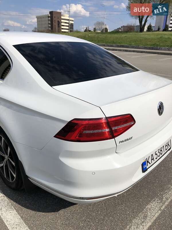 Седан Volkswagen Passat 2016 в Киеве