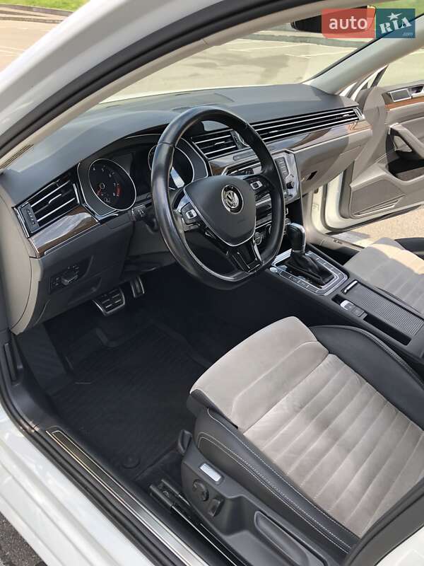 Седан Volkswagen Passat 2016 в Киеве